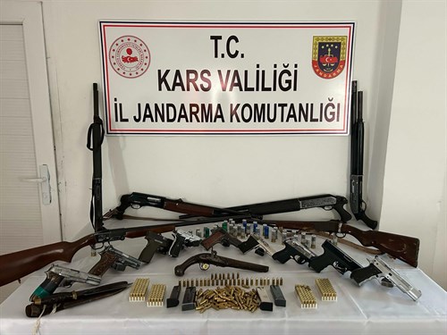 Silah ve Mühimmat Kaçakçısı 9 Şahıs İl Jandarma Komutanlığımız Tarafından Yakalandı